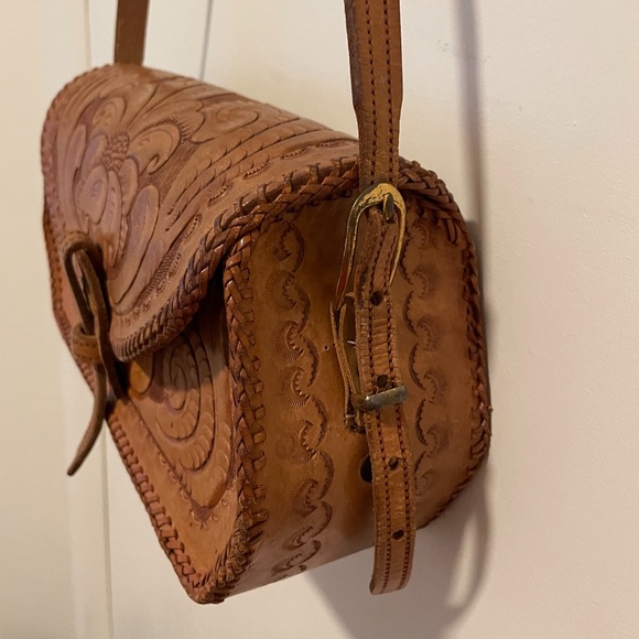 Vintage tan leather boho/chic western inspired leather cross body/shoulder bag - Picture 3 of 8